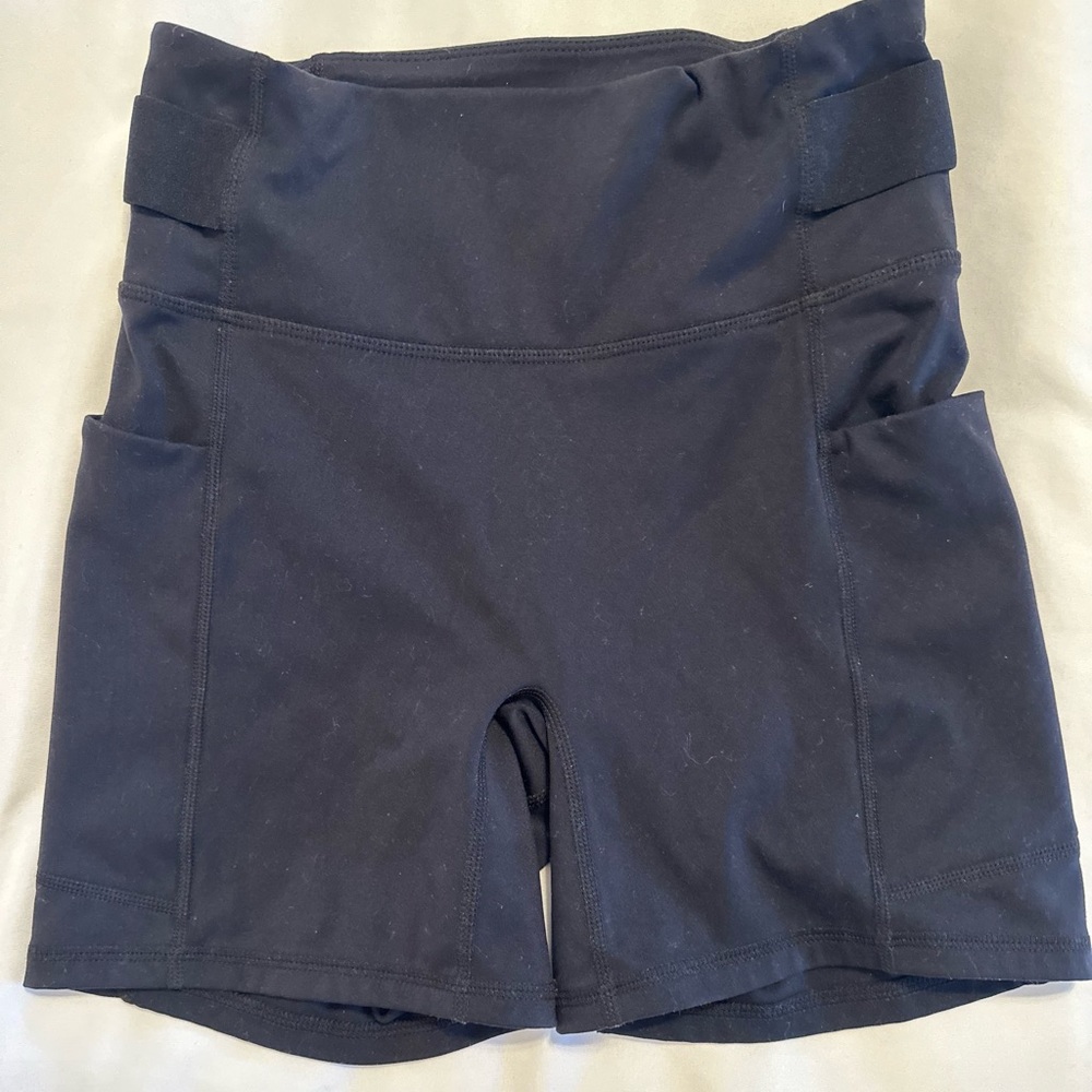 Fabletics high Waisted Atgletic biker shorts | Small